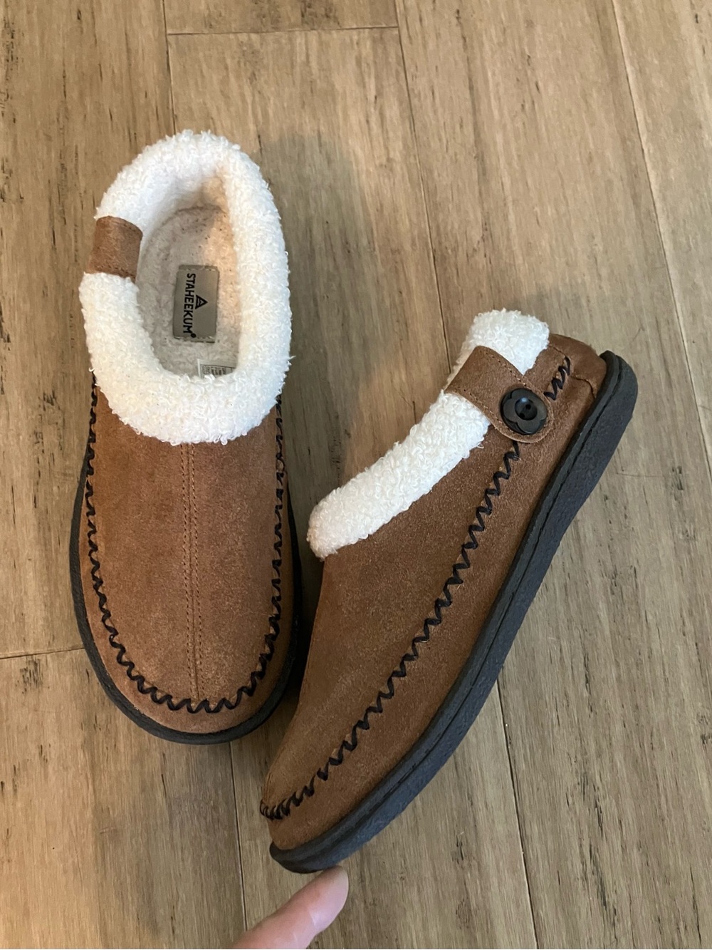 Staheekum leather brown/cream fur lined women’s slippers size 9